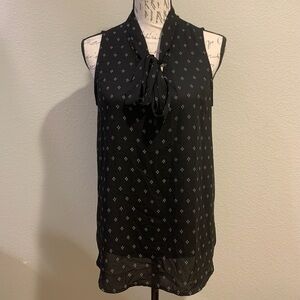 Le Lis Black Sleeveless Blouse with Pattern